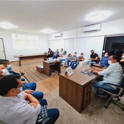 Prefeito Mário Alexandre realiza primeira reunião com novo secretariado