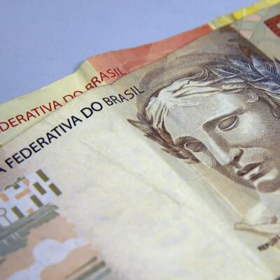 Relator propõe gatilho para queda do IRPJ na reforma tributária