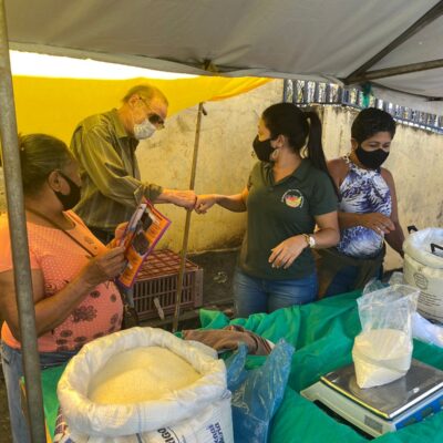 Secretário de Agricultura e Meio Ambiente recebe demandas da Feira do Produtor