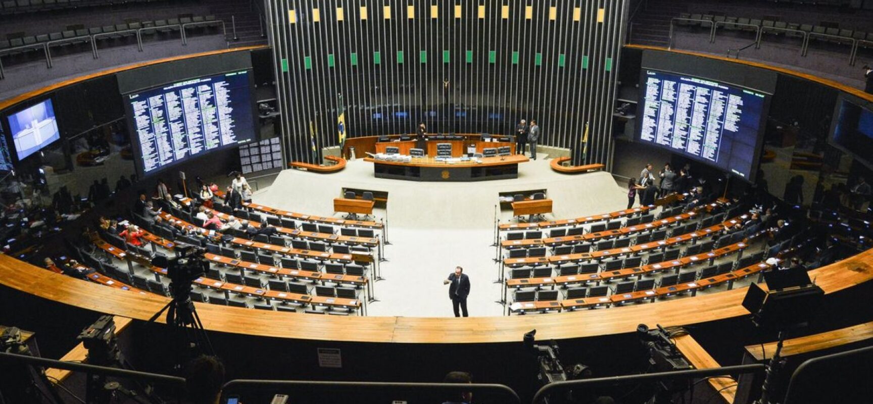 Entenda as diferenças entre coligações e federações e veja como funcionarão