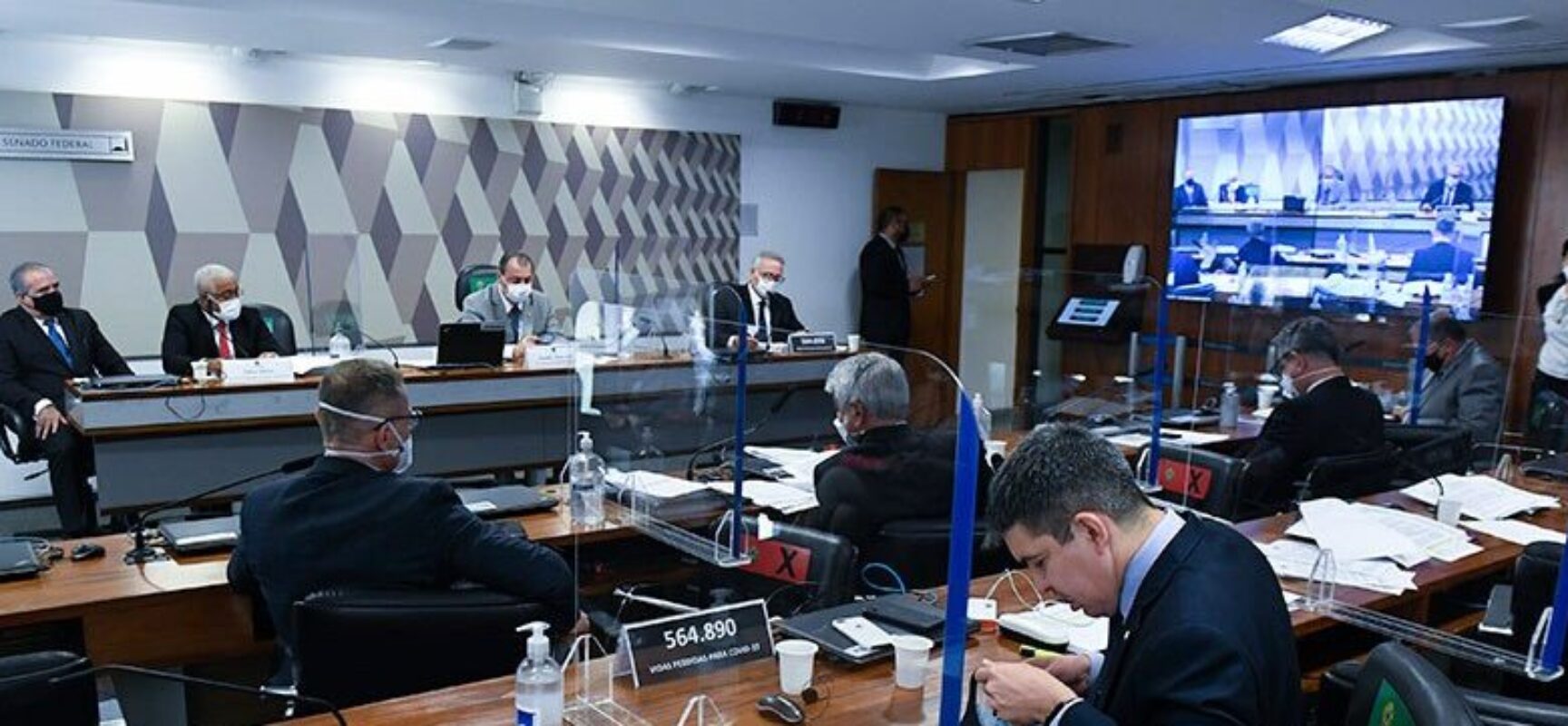 Senadores acreditam que CPI já tem elementos para indiciar Bolsonaro