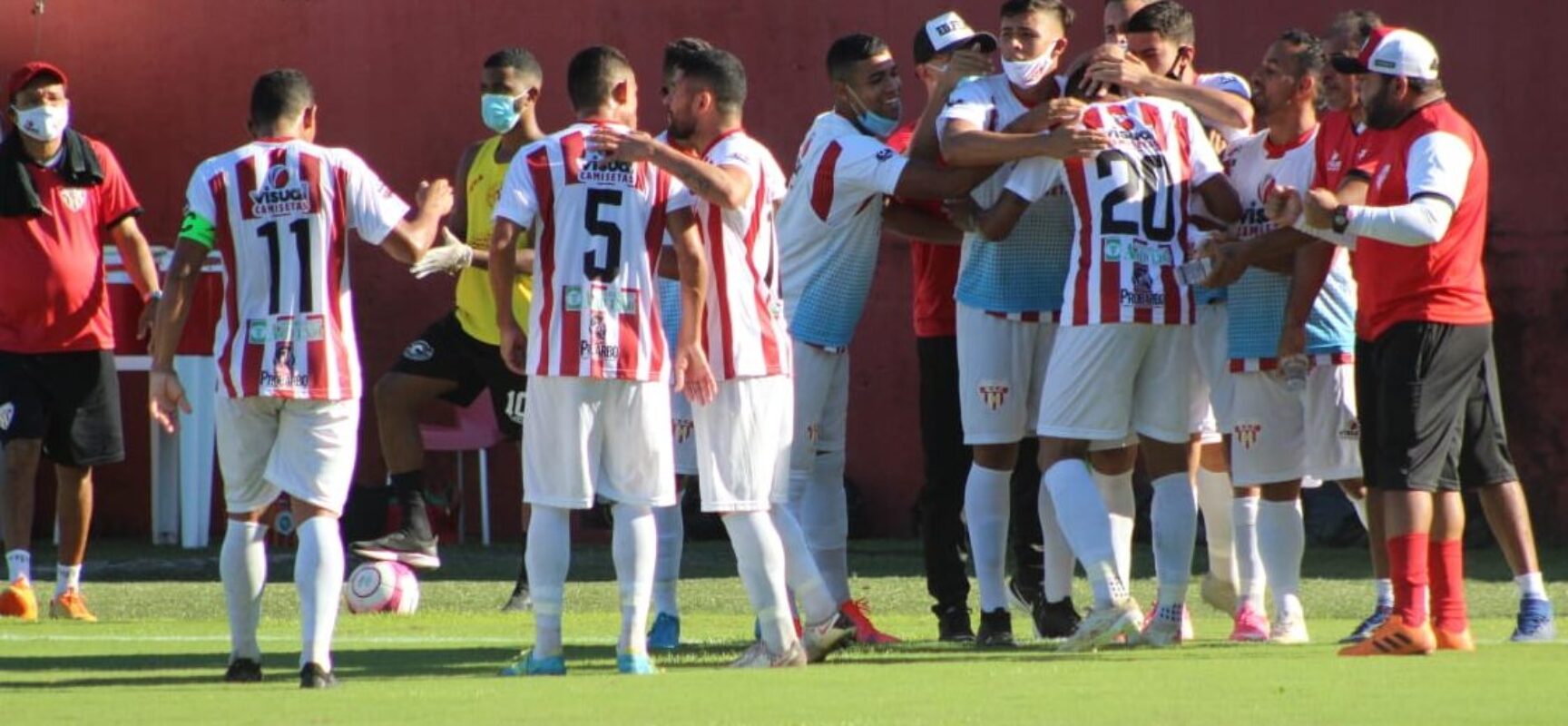 Série B: Botafogo larga na frente em disputa por título e acesso. Ao Barcelona só resta a vitória