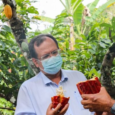 Soane Galvão e o Secretário estadual de turismo, Mauricio Barcellar, visitam as fazendas e estrada do Chocolate