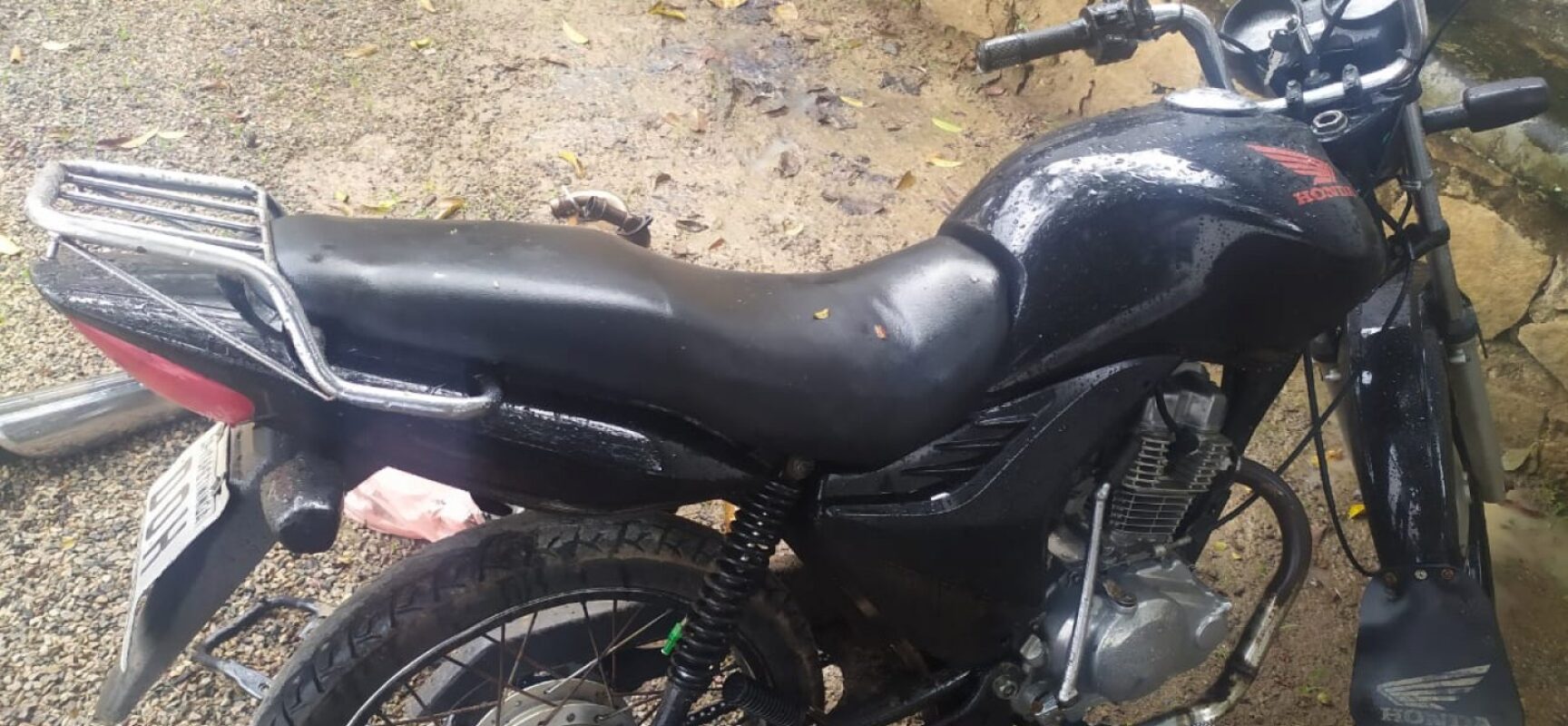 Suspeitos de roubo de motocicletas são presos em Laje
