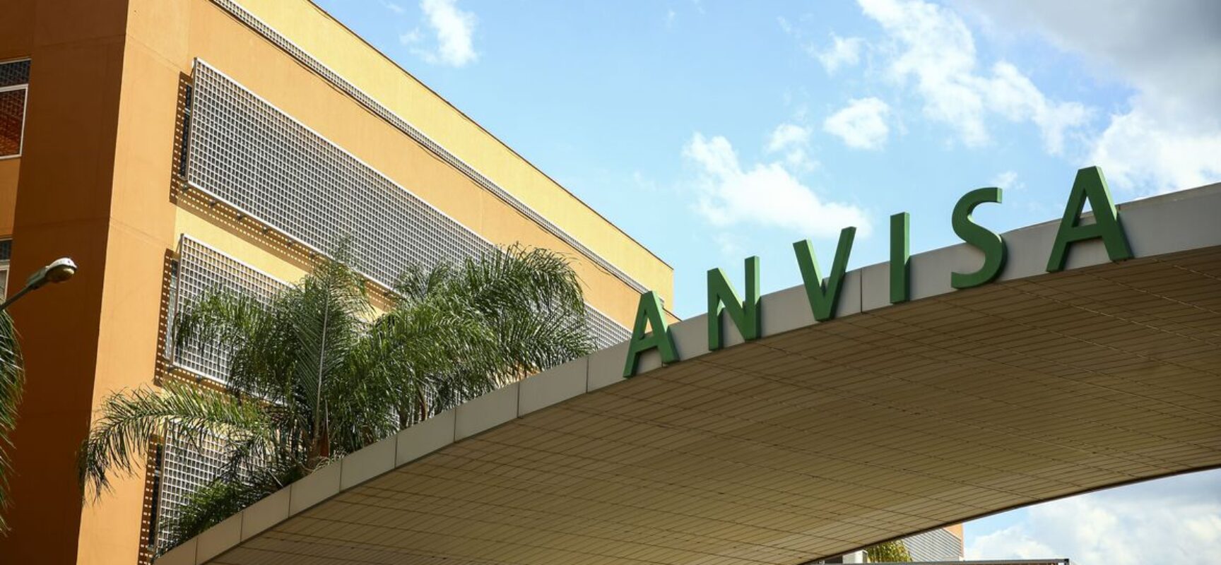 Anvisa aprova medicamento para tratamento da covid-19
