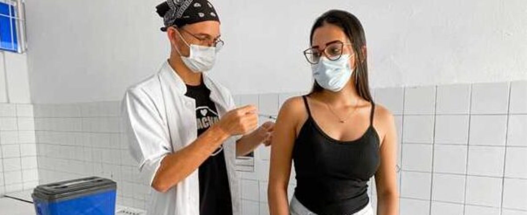 Aplicação da 1ª e 2ª dose segue nesta quarta (15); idosos de 80 anos ou mais recebem dose de reforço
