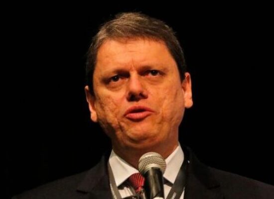Aposta de Bolsonaro, Tarcísio admite disputar o Senado