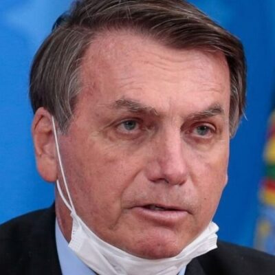 Bolsonaro sanciona projeto que revoga Lei de Segurança Nacional, mas veta punição para fake news