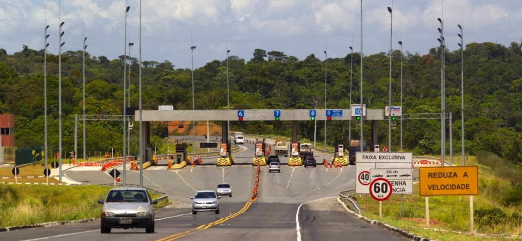 Cerca de 351 mil veículos devem passar pelas rodovias BA-093 no feriado