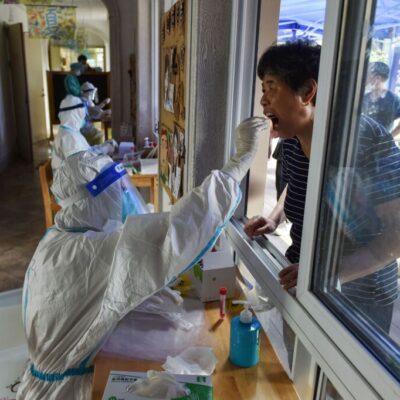 China confina cidade com 5 milhões de habitantes após detectar surto