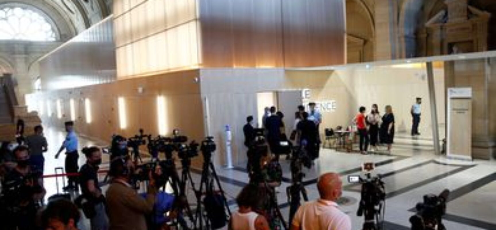 Começa em Paris julgamento de acusados de ataques terroristas de 2015