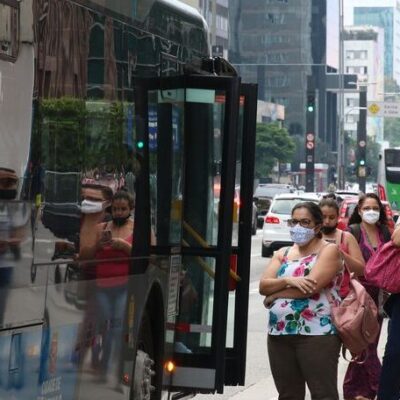 Covid-19: casos sobem para 20,91 milhões e mortes, para 584,1 mil