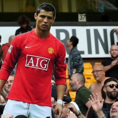 Cristiano Ronaldo recebe de volta a camisa 7 do Manchester United