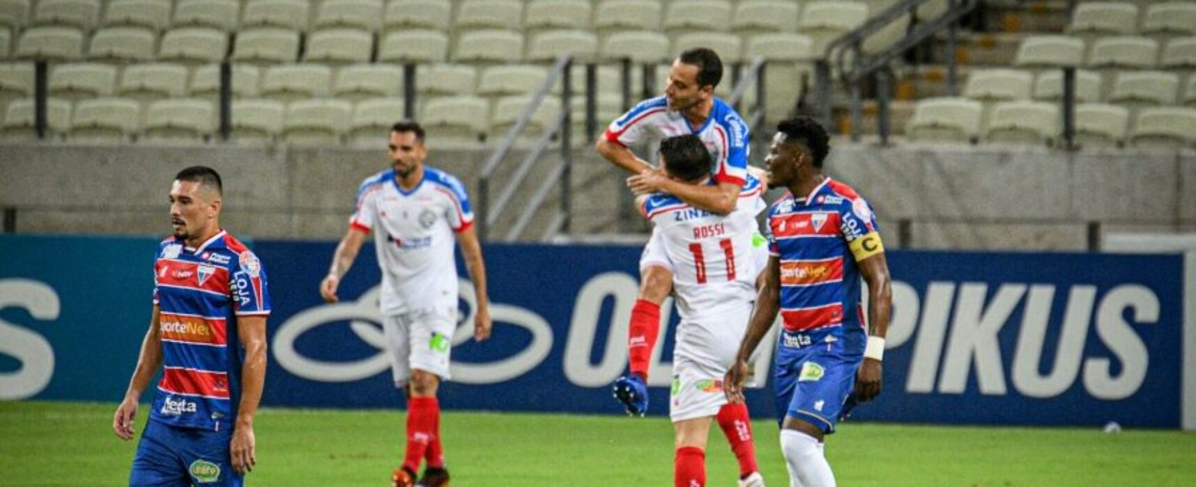 Em jogo espetacular, Bahia vence o Fortaleza com quatro gols de Rodallega