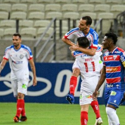 Em jogo espetacular, Bahia vence o Fortaleza com quatro gols de Rodallega