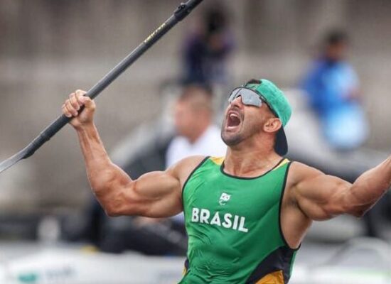 Fernando Rufino conquista ouro na canoagem na Paralimpíada