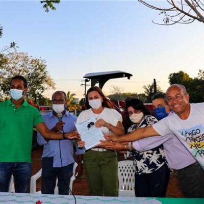 Ilhéus: SDE entrega trator e equipamentos no Assentamento Frei Vantuy