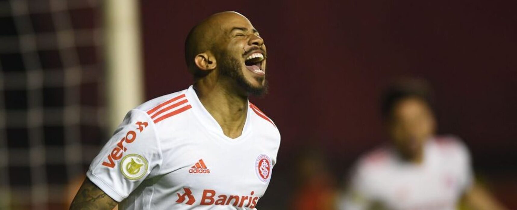 Internacional bate Sport em Recife e sobe na tabela do Brasileiro