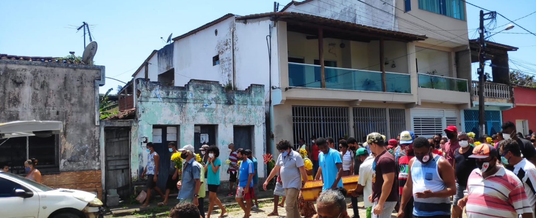 O vereador Edvaldo Gomes presta homenagem a pescadora falecida Maria de Fátima
