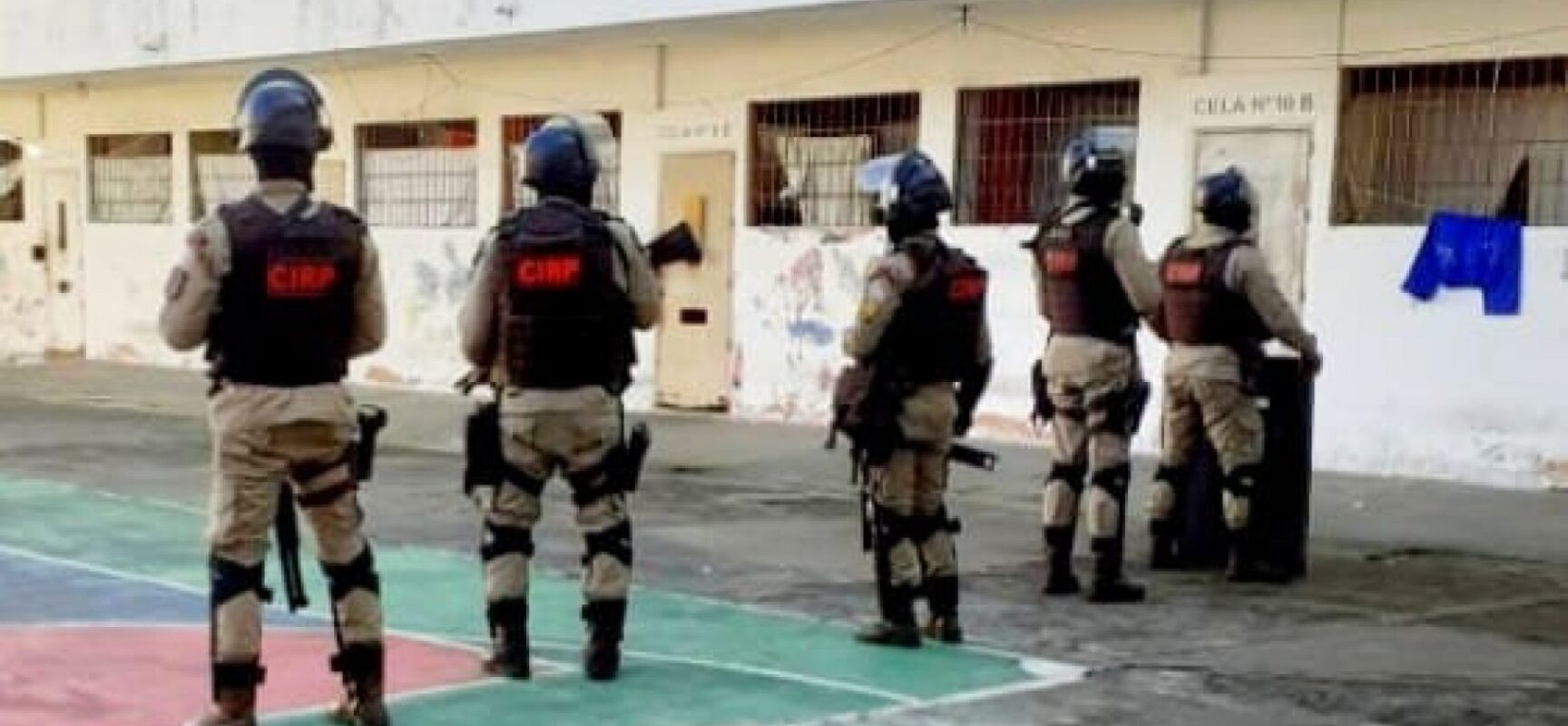 Polícia encontra 45 celulares e drogas durante revista em presídio de Simões Filho