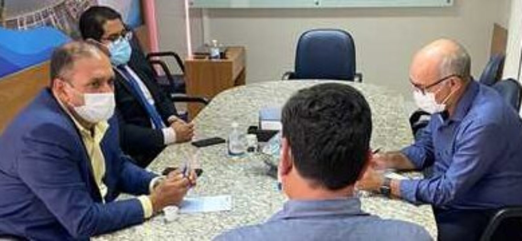 Prefeito Mário Alexandre assina convênio com Embasa para ampliar saneamento básico em Ilhéus