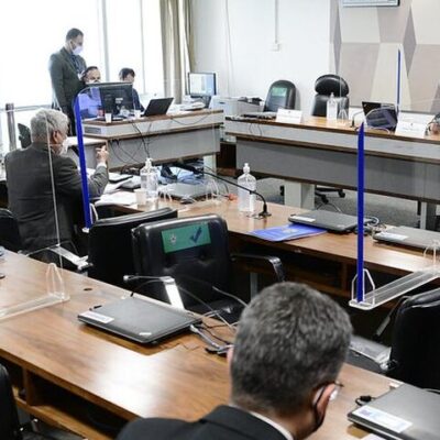 Aziz adia para quarta-feira a leitura do relatório da CPI