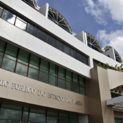 Chefe de gabinete de Poções é afastado por determinação da Justiça, diz MP-BA