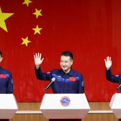China enviará três astronautas a estação espacial no sábado