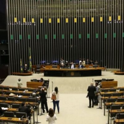 Comissão de Educação da Câmara rejeita cota para ex-militares em universidades públicas