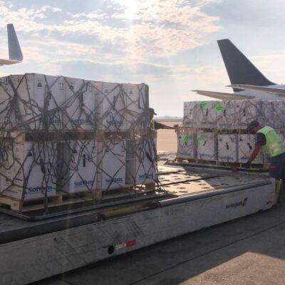 Covid-19: Brasil recebe 1º lote de vacinas do 2º contrato com a Pfizer