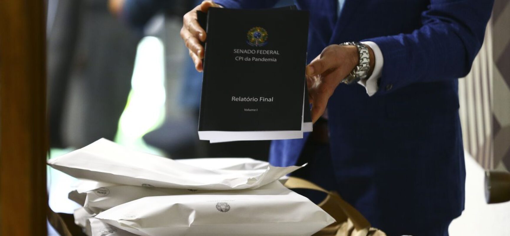 Em meio à leitura de pareceres, CPI vota amanhã relatório de Renan