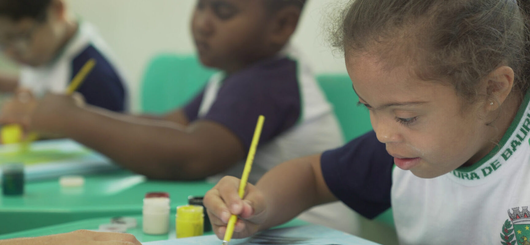 HOJE ÀS 19:30HS: Educação inclusiva é tema do segundo debate do Assim Vivemos”