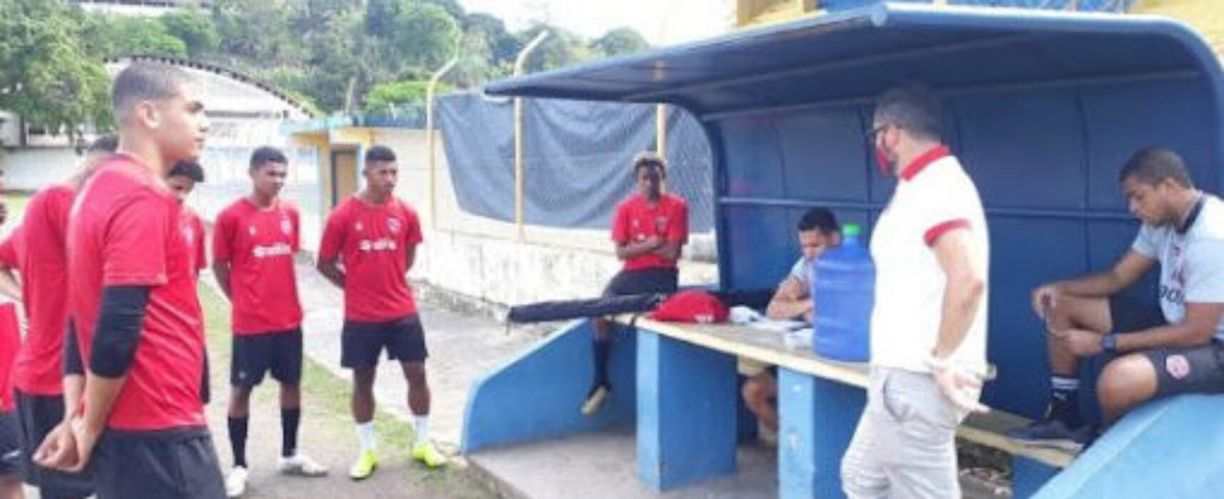ILHÉUS: A ONCINHA EM ATIVIDADE NO MÁRIO PESSOA.