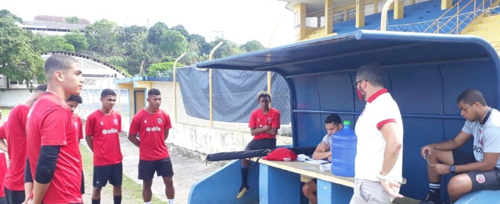MENINOS DA BASE COMEÇARAM A SE APRESENTAR.