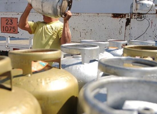 Deputados aprovam crédito de R$ 300 milhões para concessão do auxílio gás neste ano   Fonte: Agência Câmara de Notícias
