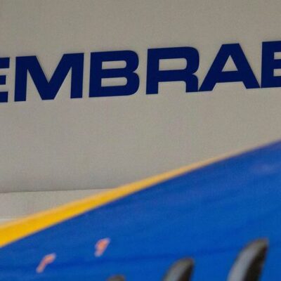 Venda de aviões impulsiona ações da Embraer na Bolsa de Valores
