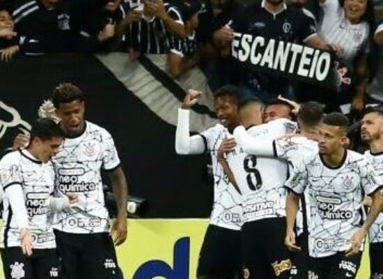Ceará bate Corinthians e entra na briga por vaga na Libertadores