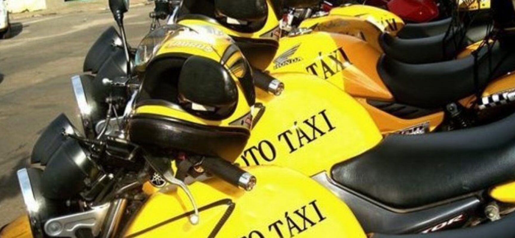 Prefeitura de Itabuna inova com a entrega de alvarás nos pontos de táxi e mototáxis