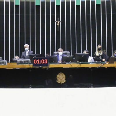 Congresso aprova projetos de R$ 9 bi para pagamento do Auxílio Brasil