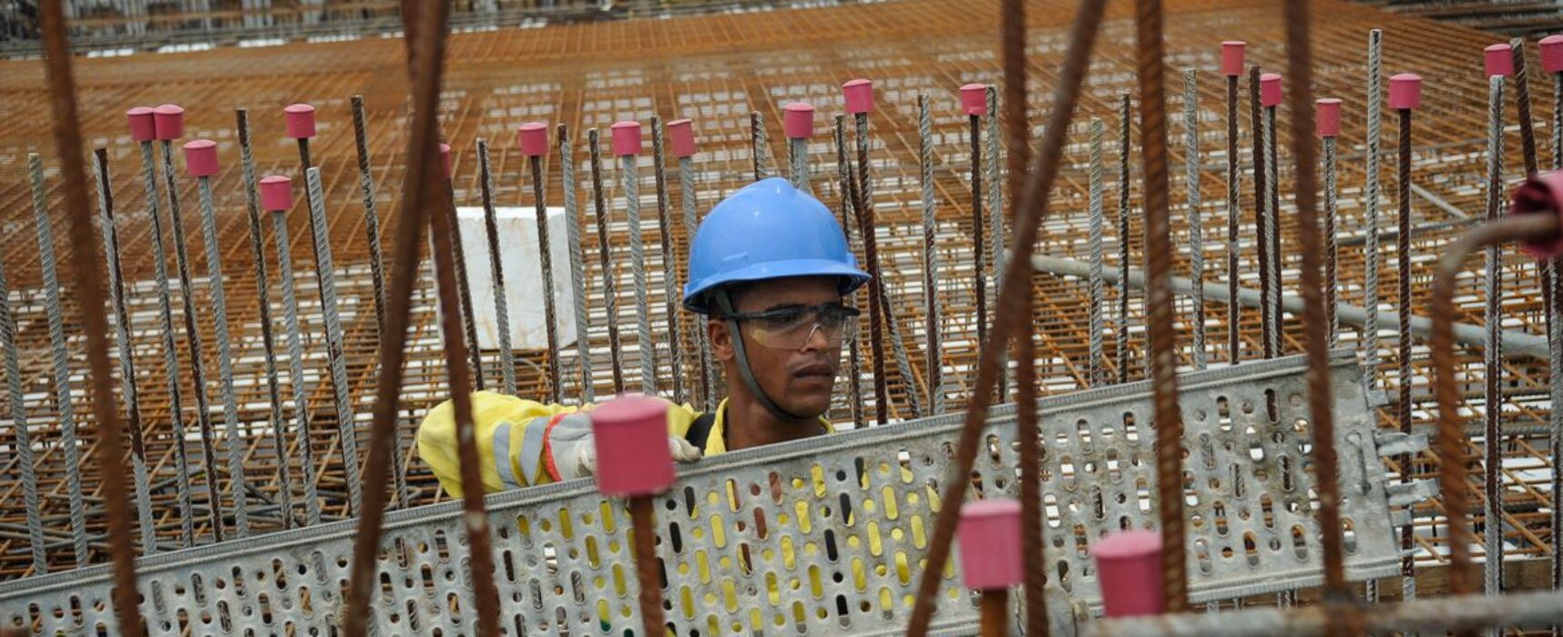 Conselho do FGTS aprova uso de R$ 326 bilhões para obras até 2025