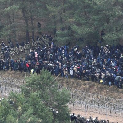 Crise na fronteira: Bielorrússia tenta convencer migrantes a regressar