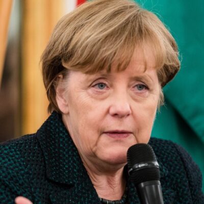 Diante de quarta onda de Covid, Merkel pede que população se vacine logo