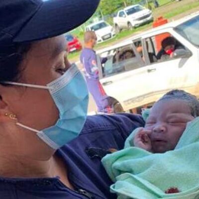 Equipe do Samu de Ilhéus realiza parto de emergência dentro de veículo