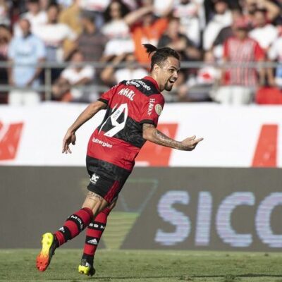 Flamengo passeia no Morumbi e goleia São Paulo por 4 a 0 no Brasileiro