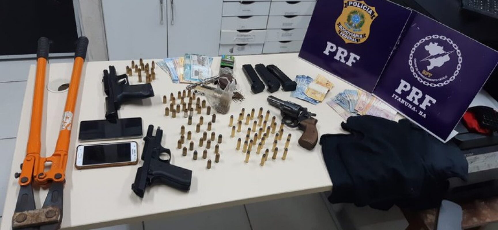 Homem é preso em flagrante com granadas artesanais