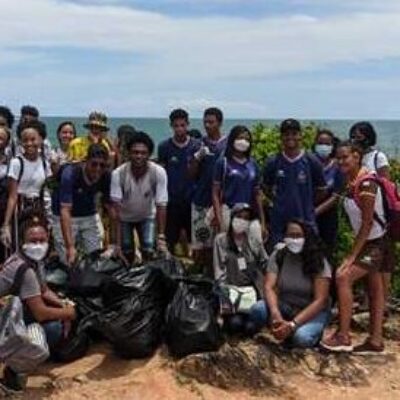 Ilhéus: Maramata Ecossis e CEEP Nelson Schaun realizam limpeza das praias do Morro de Pernambuco