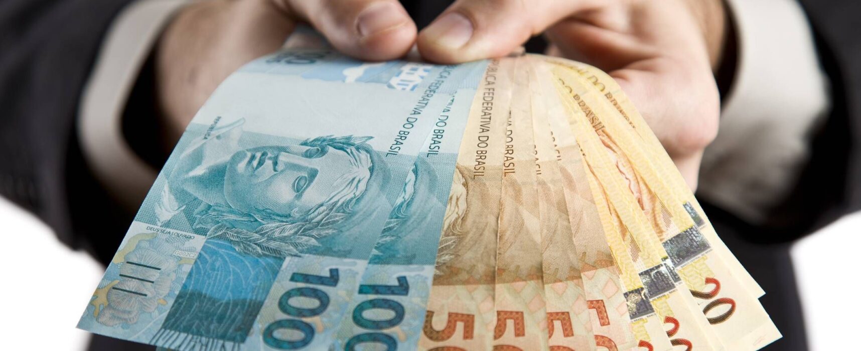 Nesta terça-feira, 30, deve ser pago o 13º salário. Se a empresa não pagar a primeira parcela o que acontece?