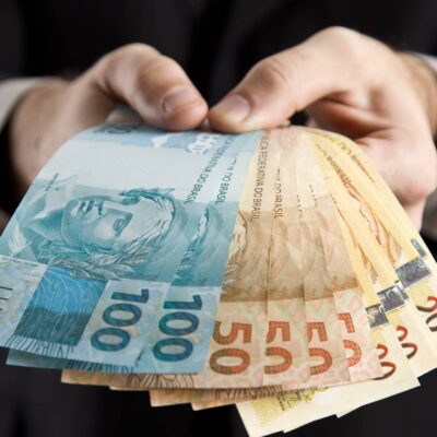 Nesta terça-feira, 30, deve ser pago o 13º salário. Se a empresa não pagar a primeira parcela o que acontece?