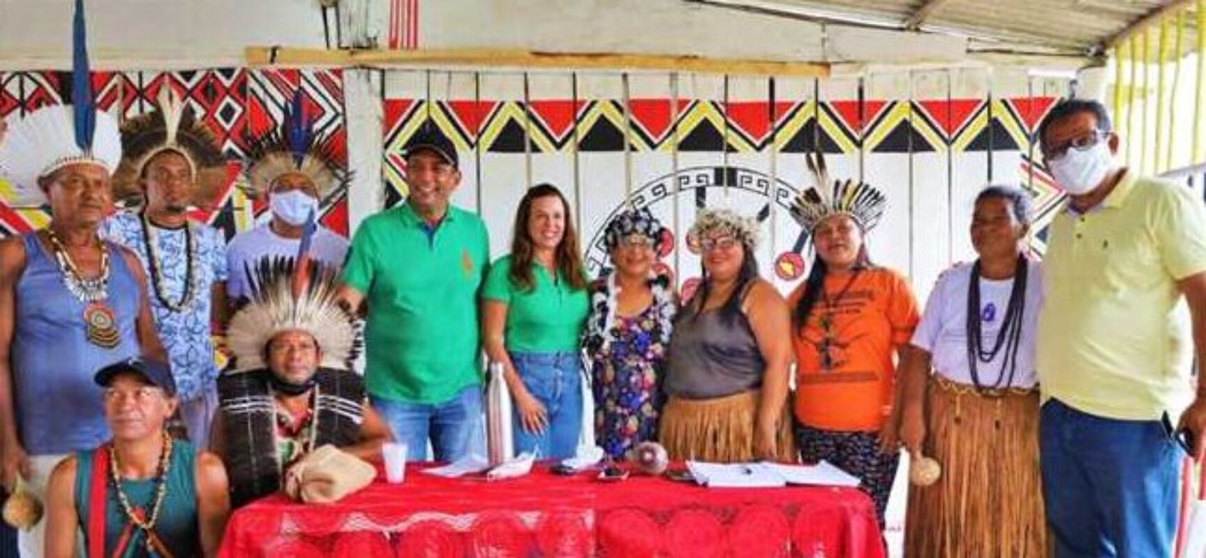 Prefeitura de Ilhéus instala 40 braços de postes de iluminação na Aldeia Igalha, Olivença