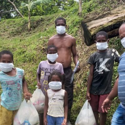 Prefeitura de Itacaré continua entrega de kits para alunos da sede e zona rural
